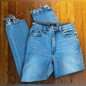 Abercrombie – Simone High-Rise Ankle Straight Jean